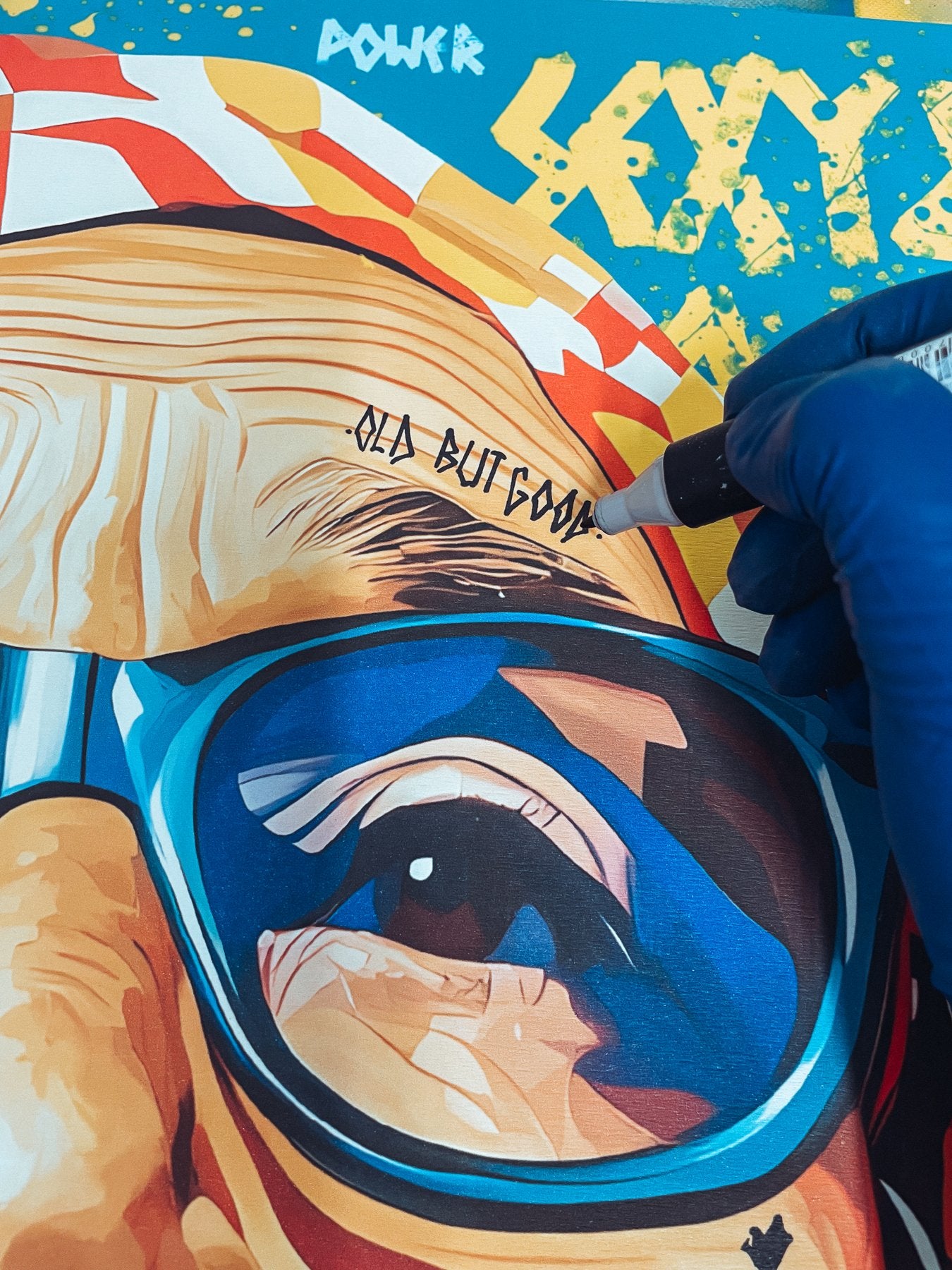 M51 - "En memoria de todos los refugiados" - Obra de arte única pintada sobre impresión - 2024