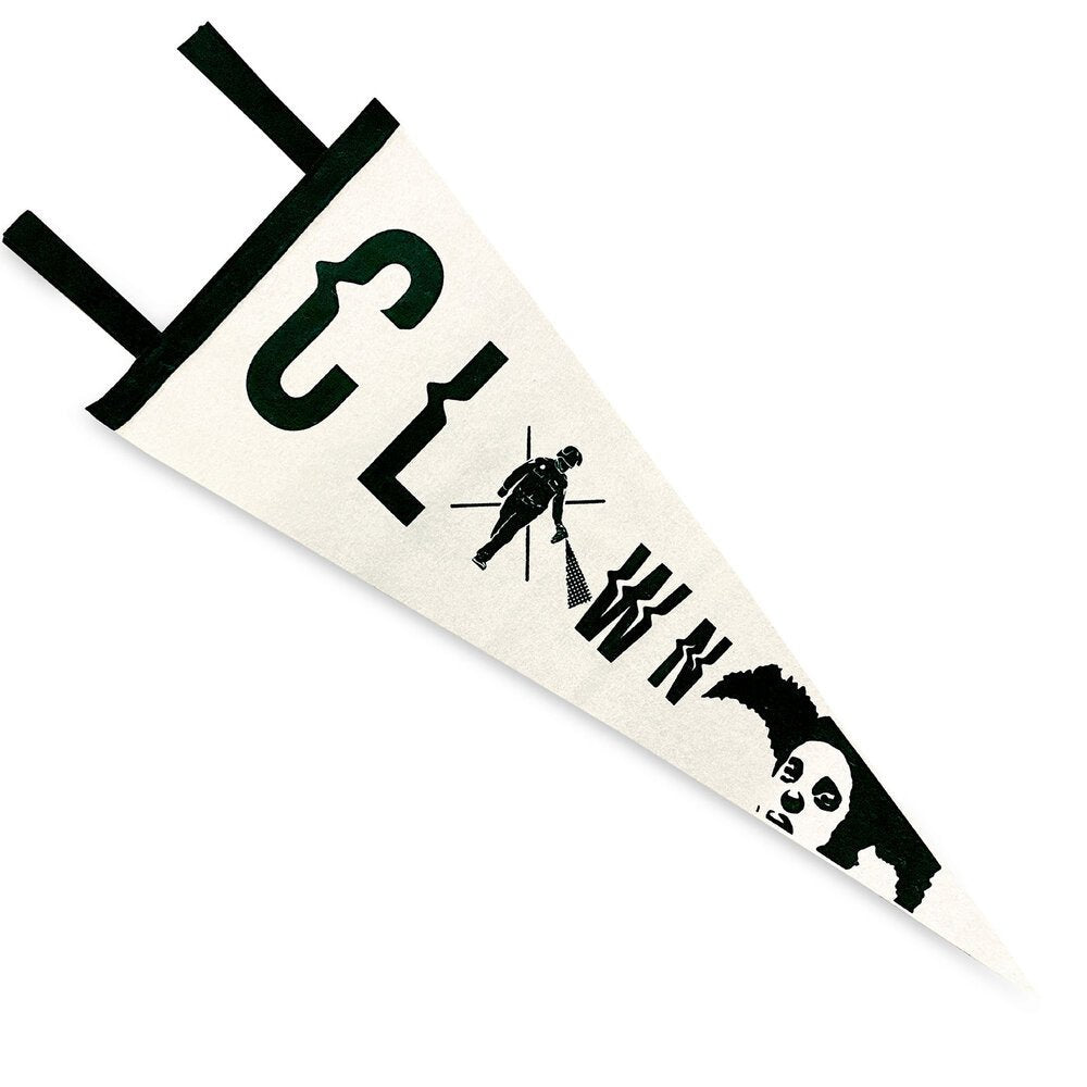 Banderines de fieltro hechos a mano de Banksy x Clown Skateboards