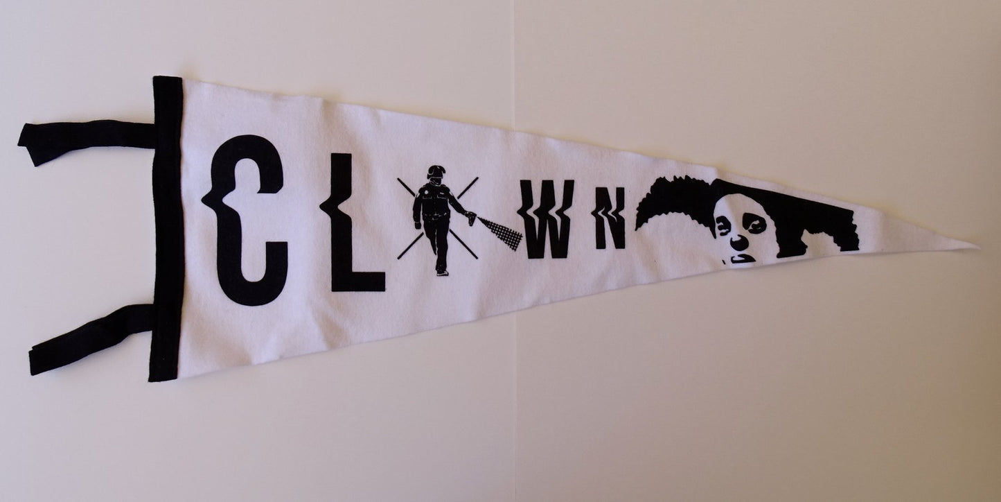 Banderines de fieltro hechos a mano de Banksy x Clown Skateboards